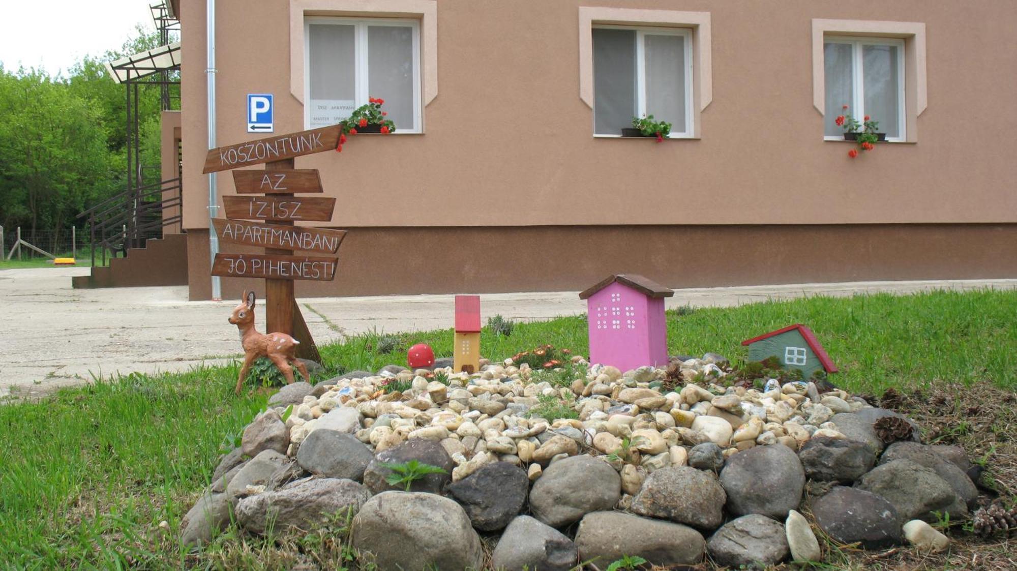 Izisz Apartman Matraterenye Zewnętrze zdjęcie